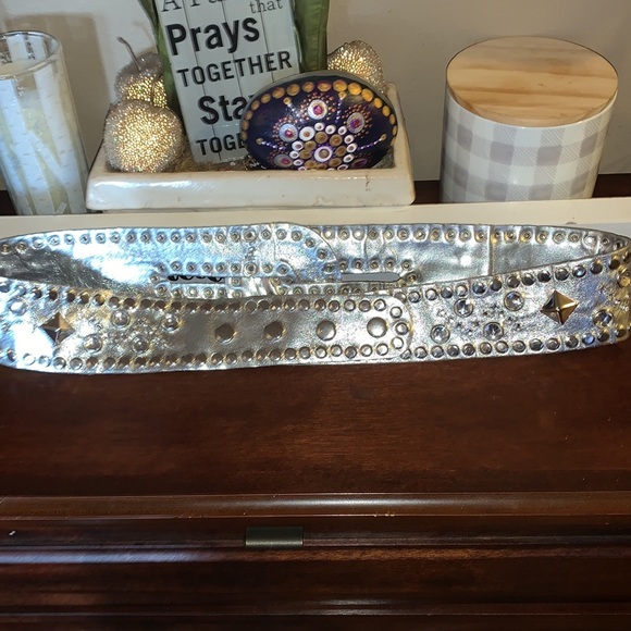 Sand Castle New York Vintage Silver Leather Belt - Picture 2 of 16